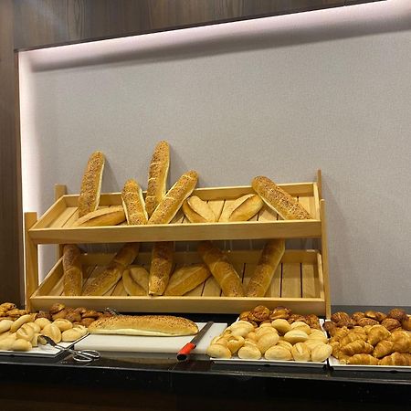 Ramada By Wyndham Istanbul Umraniye Hotel Bagian luar foto