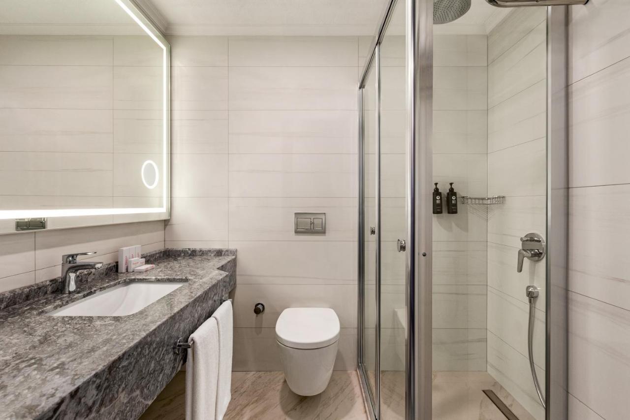 Ramada By Wyndham Istanbul Umraniye Hotel Bagian luar foto