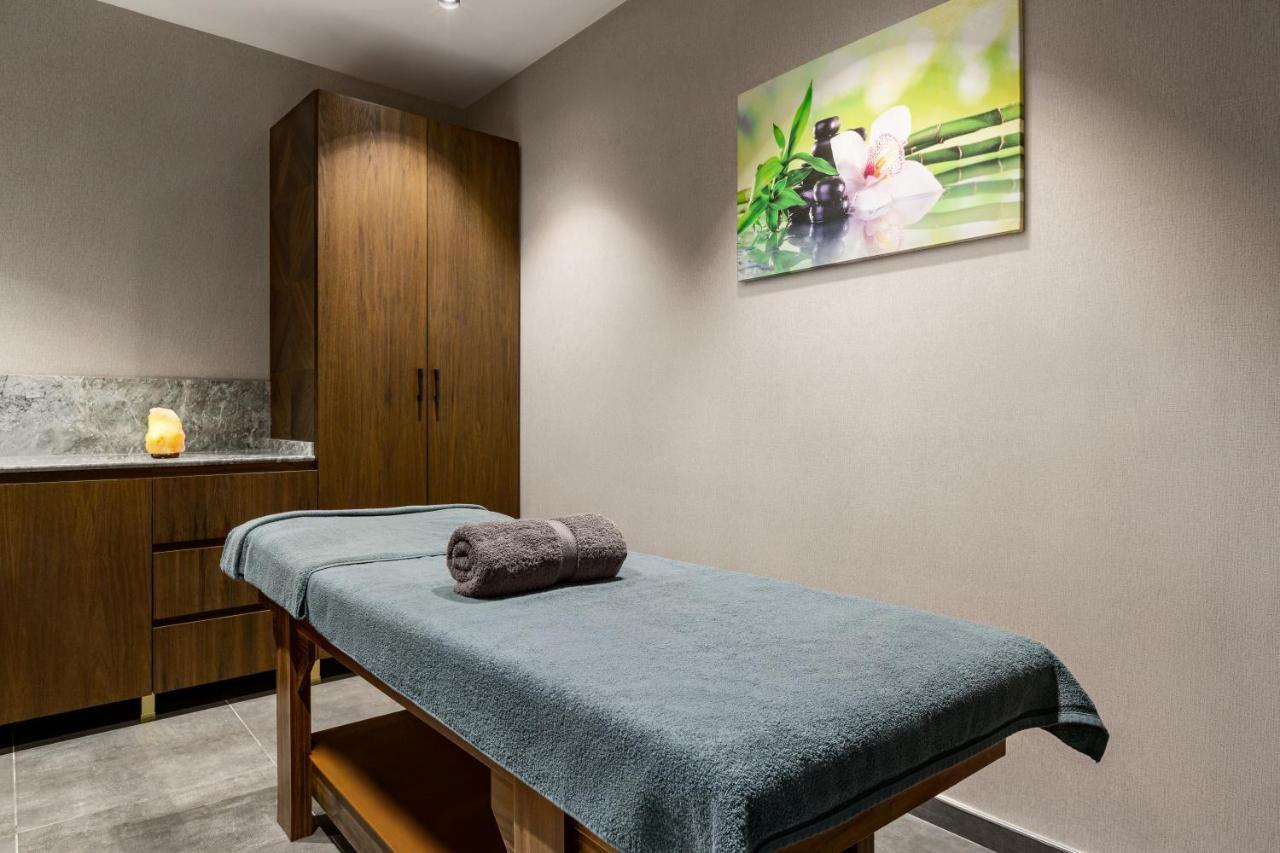 Ramada By Wyndham Istanbul Umraniye Hotel Bagian luar foto
