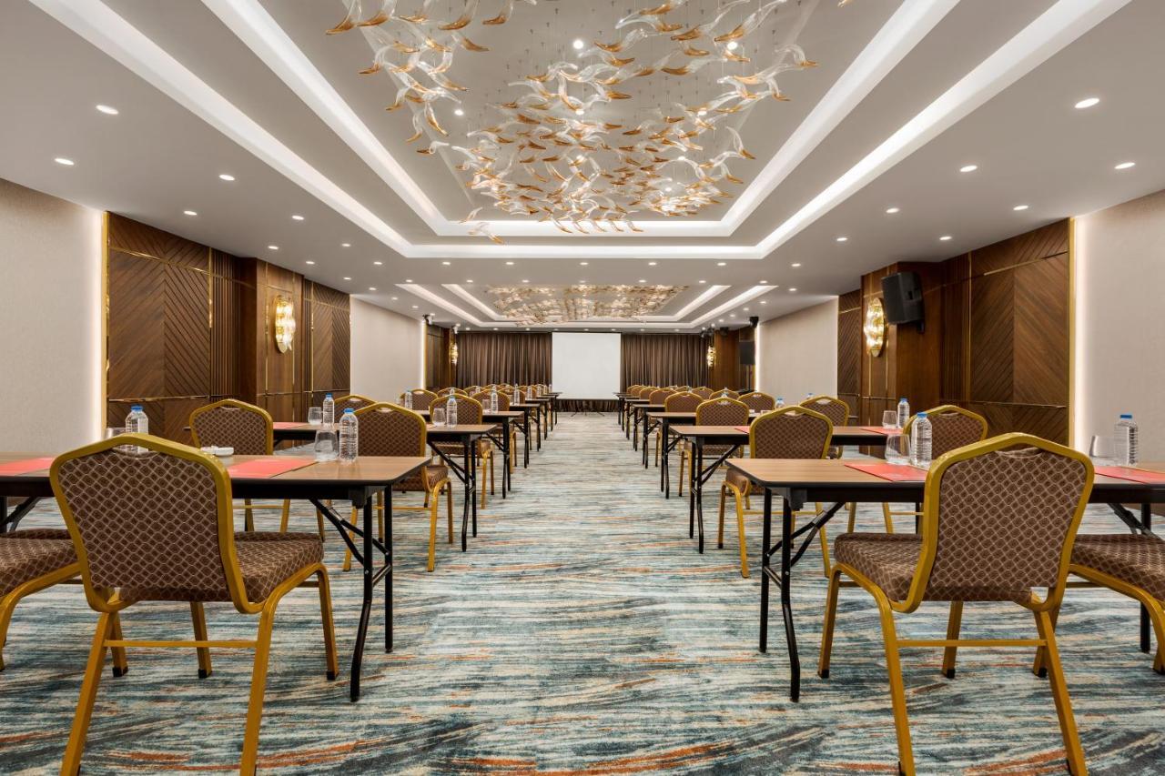 Ramada By Wyndham Istanbul Umraniye Hotel Bagian luar foto