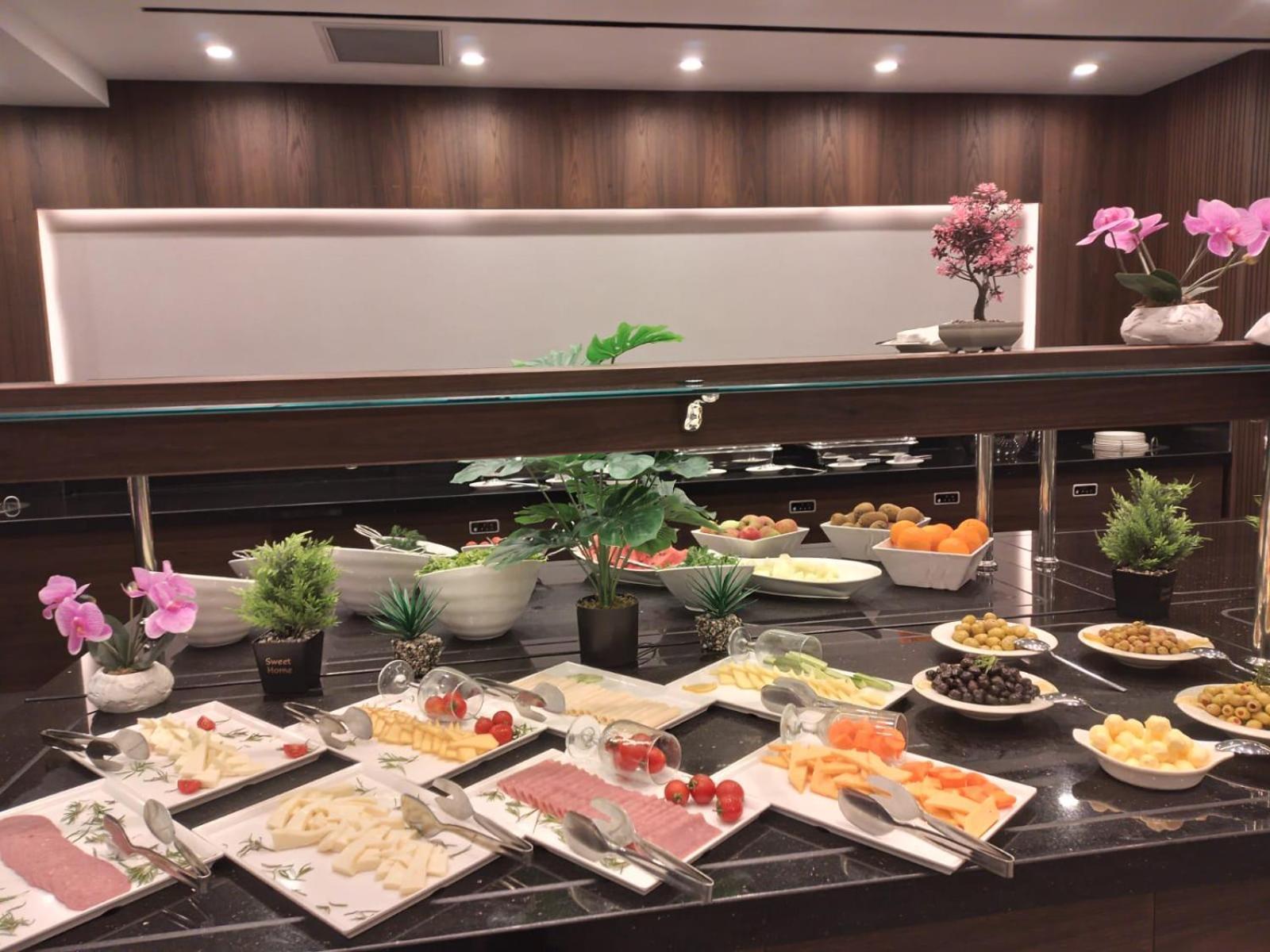Ramada By Wyndham Istanbul Umraniye Hotel Bagian luar foto