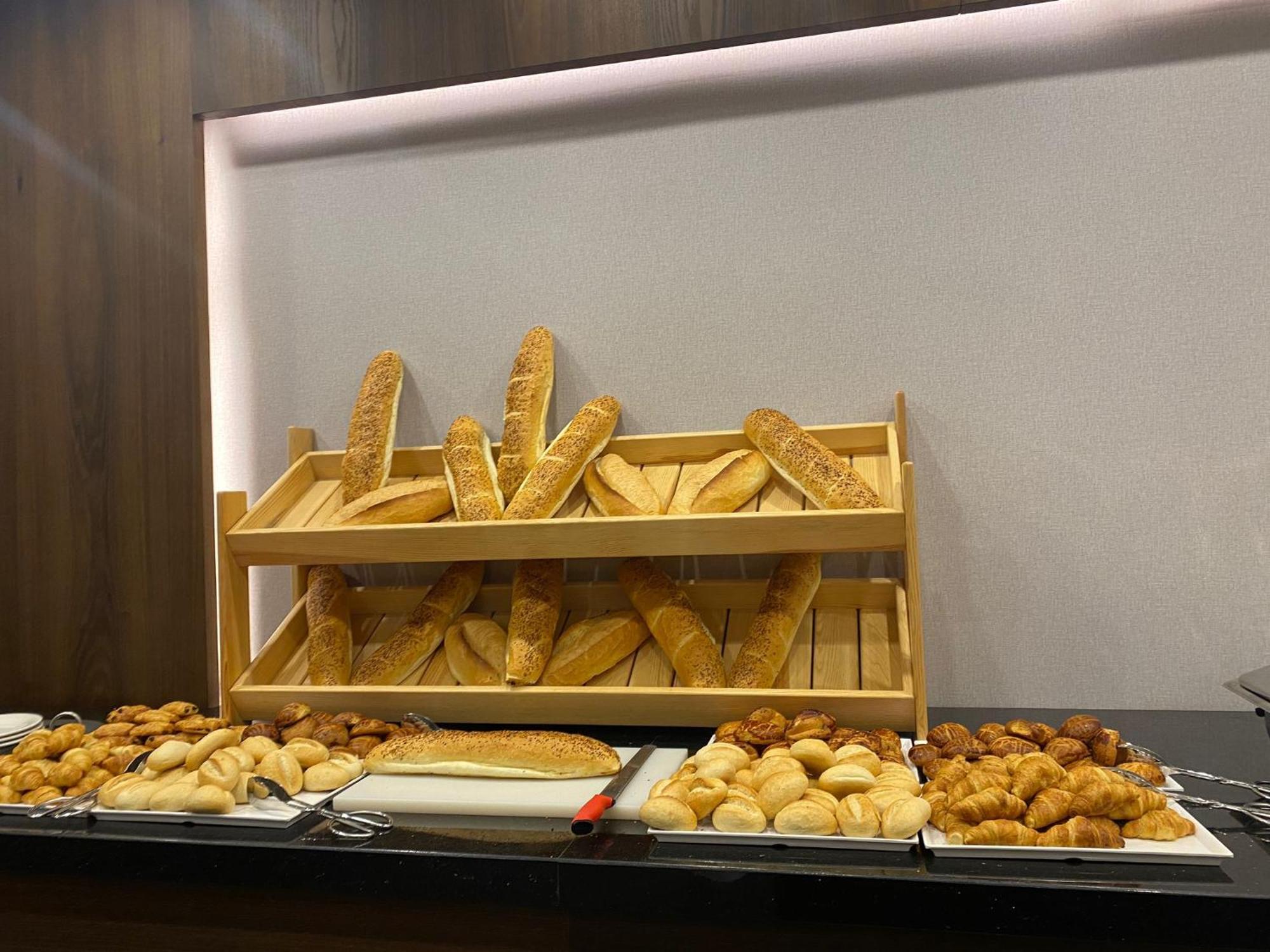 Ramada By Wyndham Istanbul Umraniye Hotel Bagian luar foto
